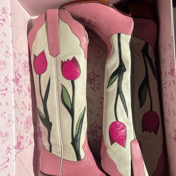 Petite Paloma boots. Ladies Size 6. - Picture 5 of 11